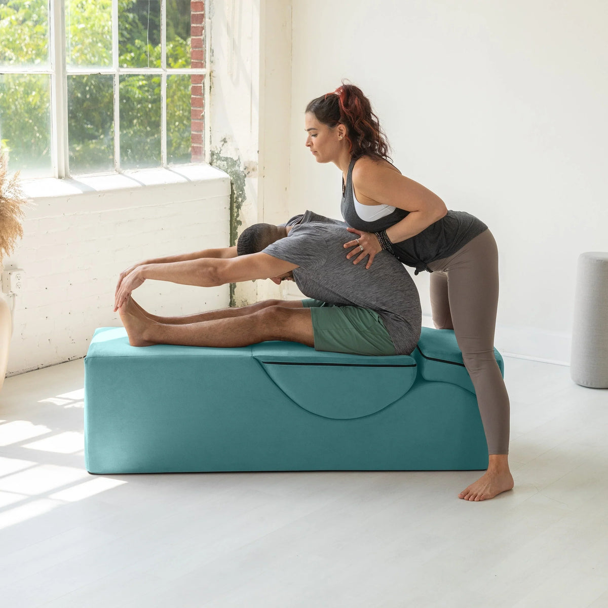 Méridienne convertible Avana Kami / yoga et massage – pouf 2-en-1 avec chaise longue de yoga pliable escamotable, microvelours – N/A