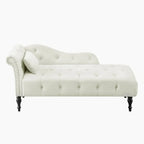 Chaise longue moderna da 60,6" in velluto con bottoni trapuntati, gambe in legno massello e borchie decorative