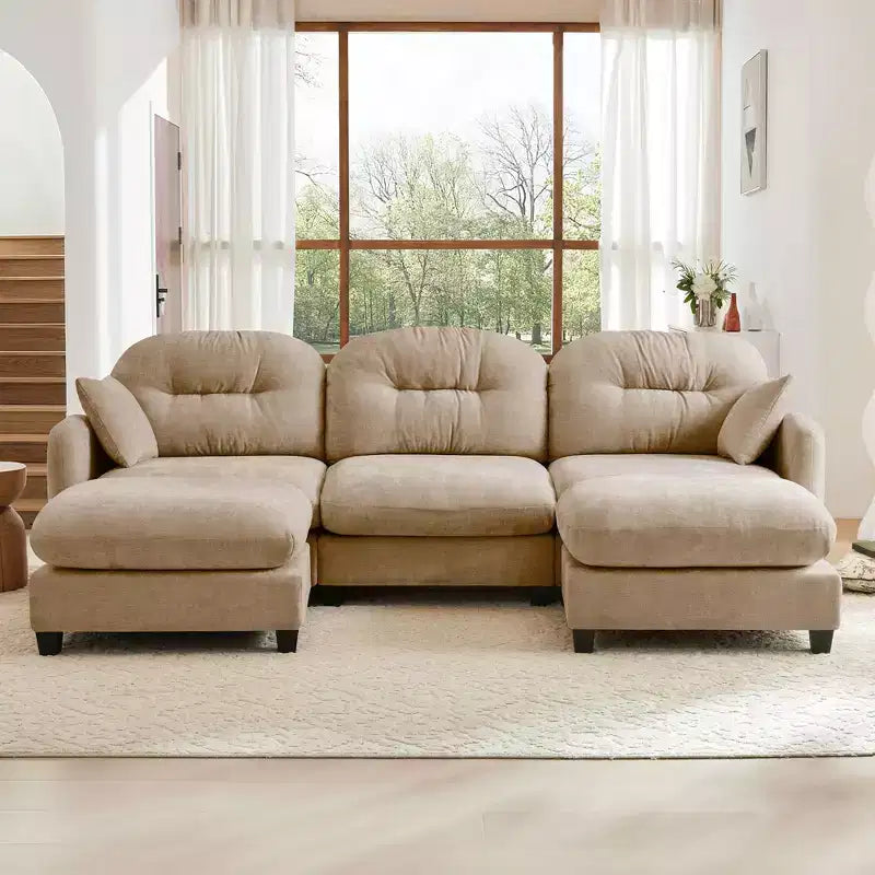 Divano componibile a U a 3 posti beige in ciniglia con 2 pouf e 2 cuscini decorativi per soggiorno