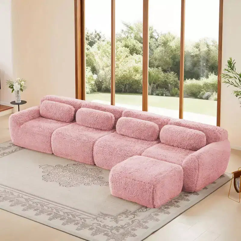 Divano componibile a L da 149 pollici in tessuto felpato color cachi chiaro, con cuscini decorativi e pouf (collegamento con fibbie)