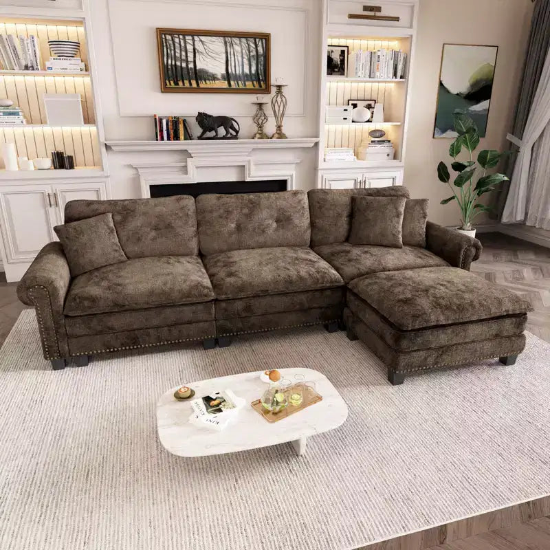 Divano da interno imbottito Captiva Designs con pouf, struttura in legno massello, seduta con molle insacchettate e cuscini decorativi