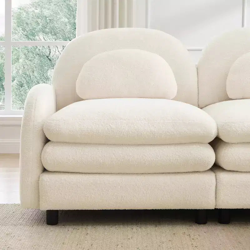 Divano sezionale moderno Steini 117 a 2 posti in tessuto orsetto con cuscini lombari curvi e pouf mobile GDFStudio