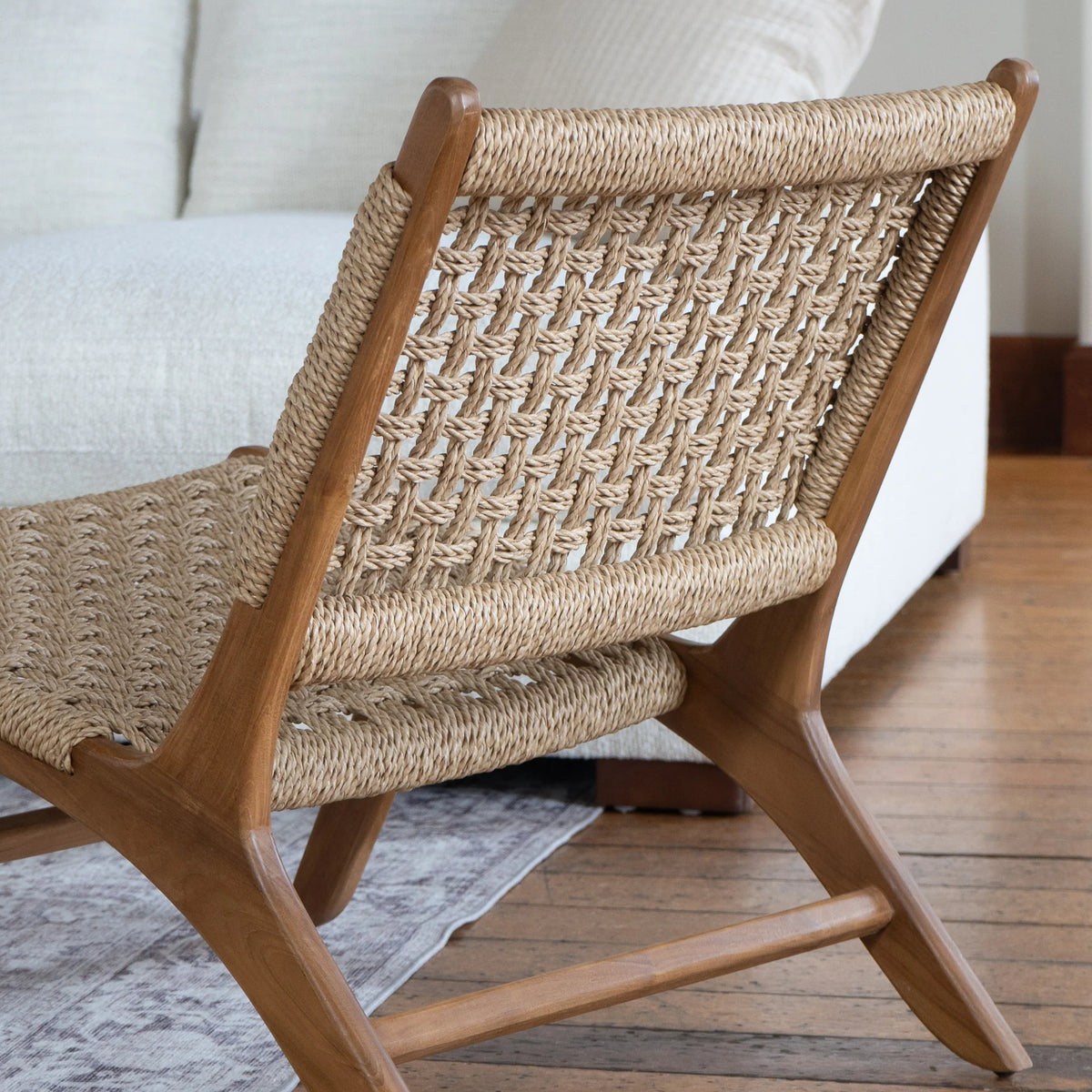 Fauteuil lounge rustique en teck tressé – extérieur