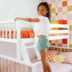 Letto a castello Max & Lily, singolo sopra matrimoniale con letto estraibile, in legno massello e stile scandinavo, per bambini