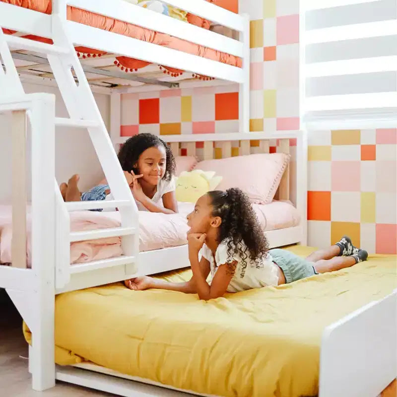 Letto a castello Max & Lily, singolo sopra matrimoniale con letto estraibile, in legno massello e stile scandinavo, per bambini