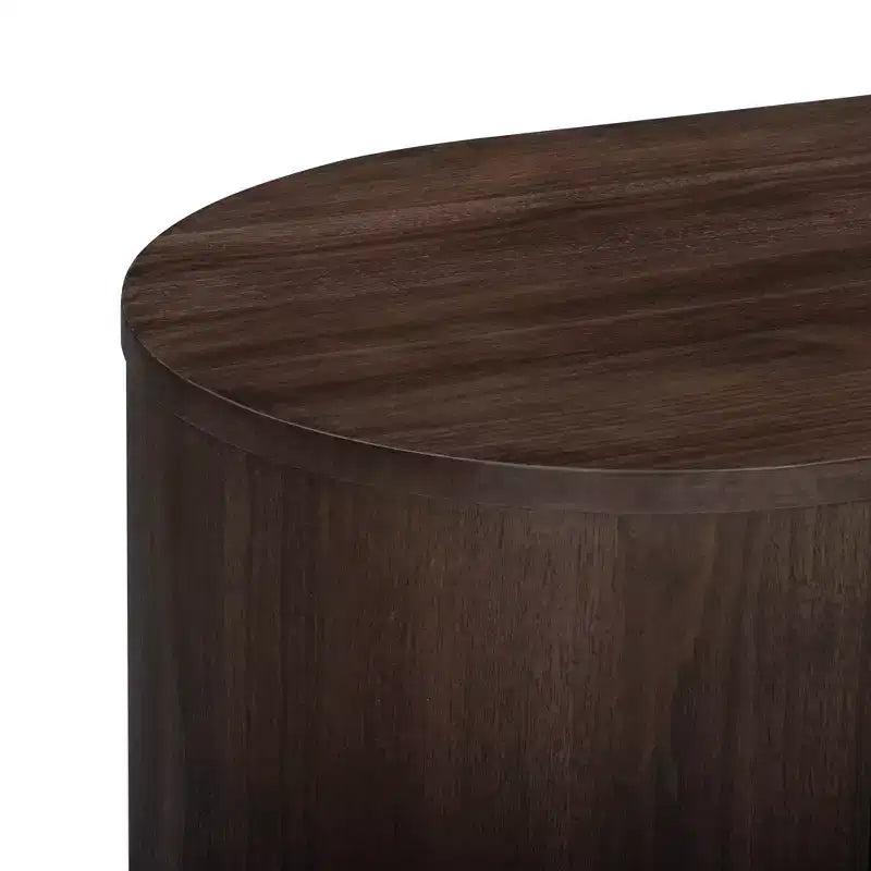Cassettiera moderna a 6 cassetti con design a bordo vivo, base in metallo e struttura resistente in legno misto