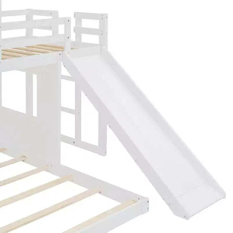 Lit superposé en bois Luxystar avec couchage supérieur une place et inférieur deux places, maisonnette, toboggan et barrières de sécurité