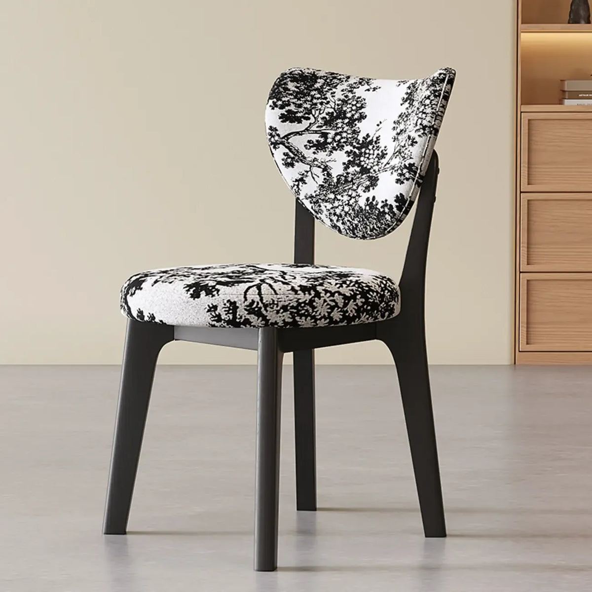 Sedia da pranzo moderna senza braccioli, con schienale alto e rivestimento in similpelle