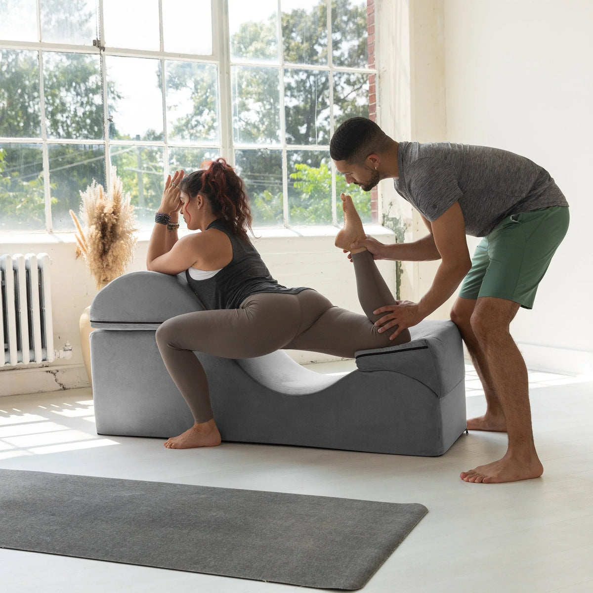 Méridienne convertible Avana Kami / yoga et massage – pouf 2-en-1 avec chaise longue de yoga pliable escamotable, microvelours – N/A