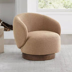 Fauteuil tonneau pivotant rembourré d’appoint Spruce&Spring avec base en bois