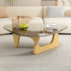 Mesa de centro triangular em madeira com tampo de vidro