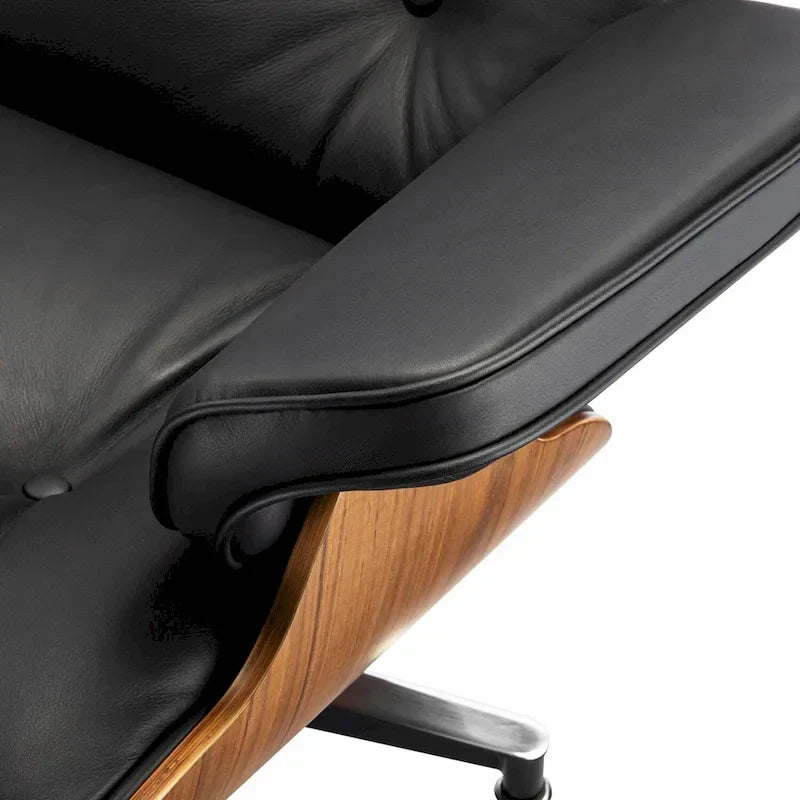 Poltrona decorativa Furgle in vera pelle con pouf, legno di noce