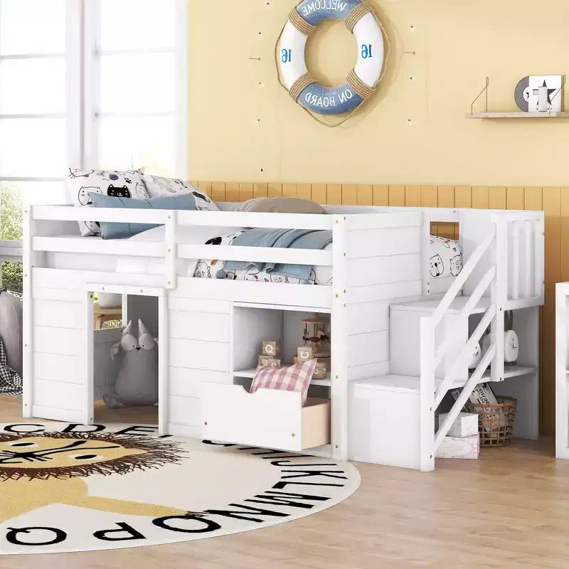 Letto soppalcato singolo Okak in legno massello con scale e spazio contenitore, letto a castello singolo basso con cassetti e ripiani, letto soppalcato multifunzionale per bambini e ragazzi