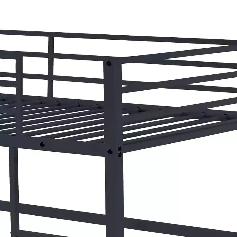 Letto rialzato singolo in metallo con sponde di sicurezza e scala piatta
