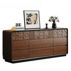 Commode en bois inspirée de l’Art déco avec motifs géométriques sculptés