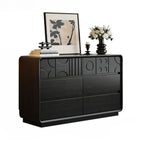 Commode en bois inspirée de l’Art déco avec motifs géométriques sculptés