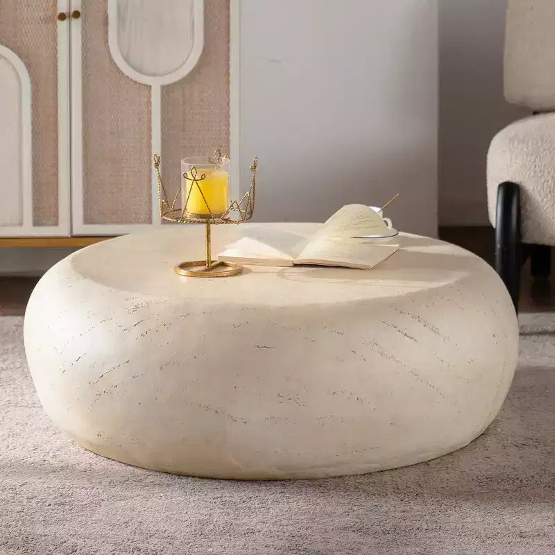 Table basse ronde en MgO avec finition imitation pierre pour salons modernes du milieu du siècle