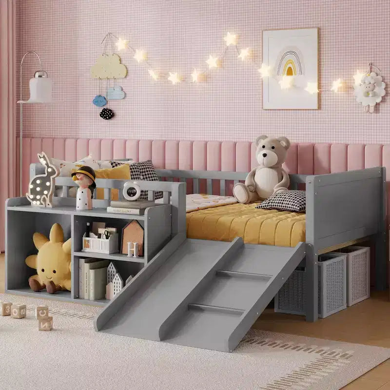 Cadre de lit mezzanine bas Whisen 1 place pour enfants avec toboggan, bibliothèque de rangement mobile et barrières de sécurité