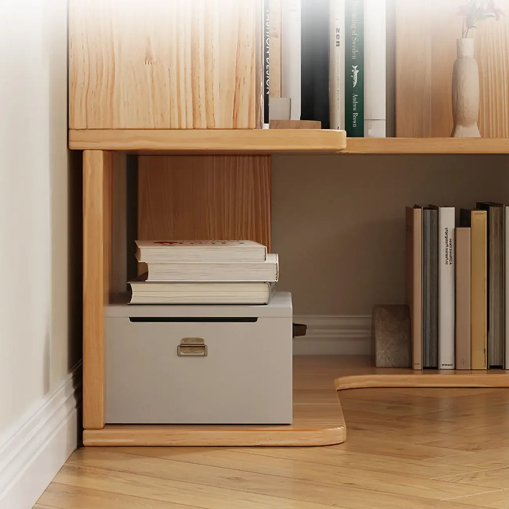 Libreria verticale in legno a forma di L con finitura naturale e schienale aperto
