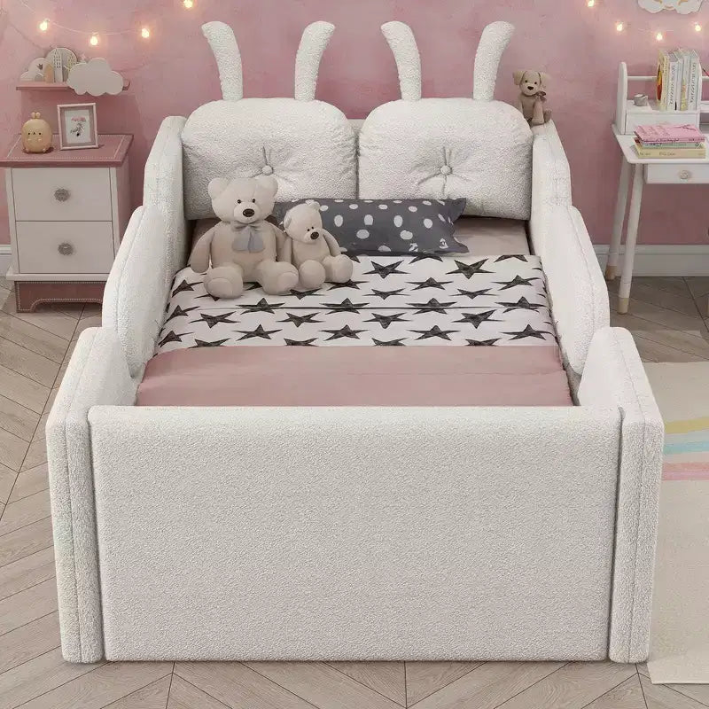 Letto a piattaforma singolo Whisen, struttura imbottita per letto a terra per bambini con cuscino a forma di coniglio e sponde laterali rimovibili