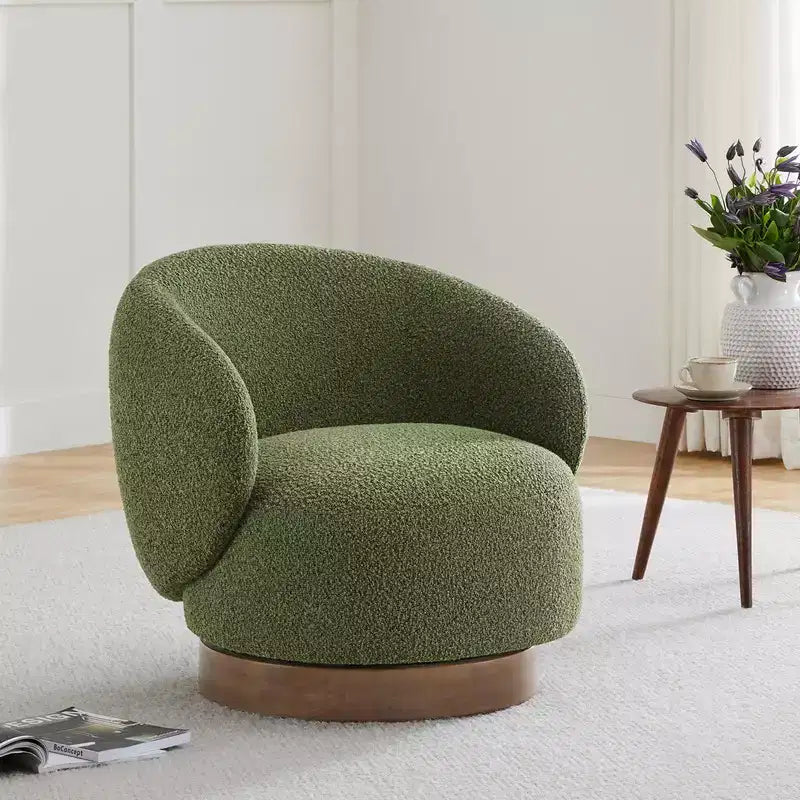 Fauteuil tonneau pivotant rembourré d’appoint Spruce&Spring avec base en bois