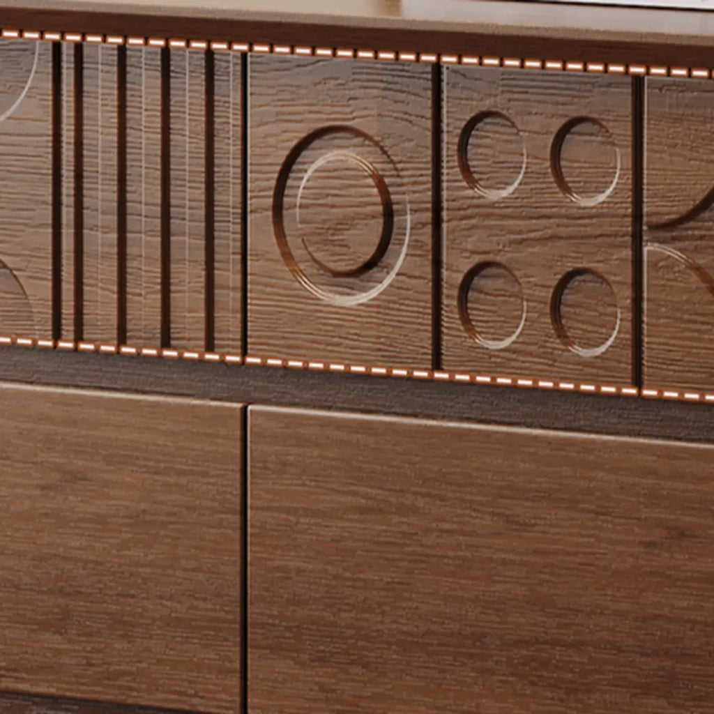 Commode en bois inspirée de l’Art déco avec motifs géométriques sculptés