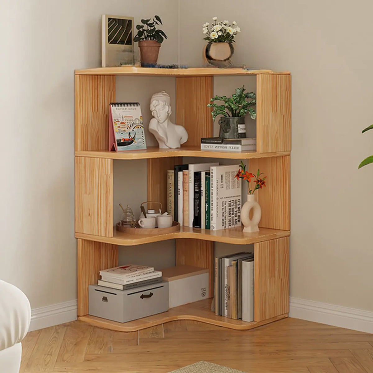 Libreria verticale in legno a forma di L con finitura naturale e schienale aperto