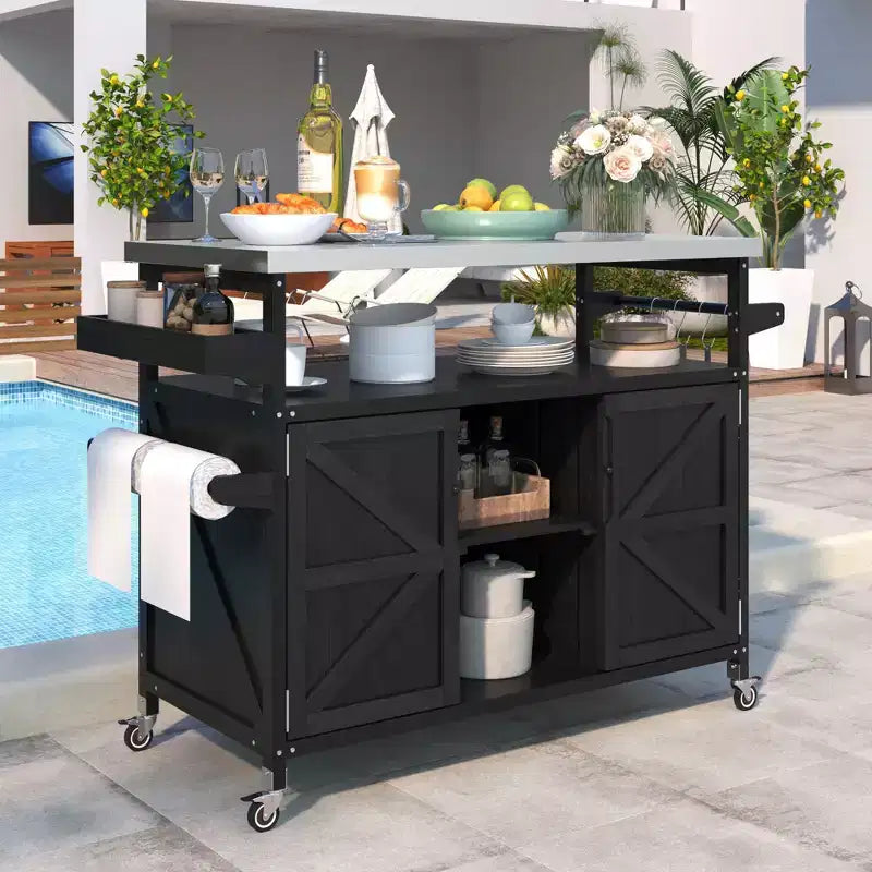 Îlot de cuisine extérieur Okak avec plateau en acier inoxydable, desserte de cuisine en bois avec portes, étagères et porte-épices, îlot de cuisine à roulettes