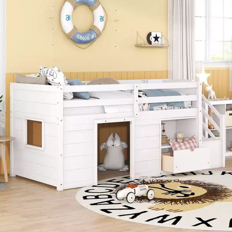 Letto soppalcato singolo Okak in legno massello con scale e spazio contenitore, letto a castello singolo basso con cassetti e ripiani, letto soppalcato multifunzionale per bambini e ragazzi