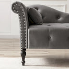 Chaise longue moderna da 60,6" in velluto con bottoni trapuntati, gambe in legno massello e borchie decorative