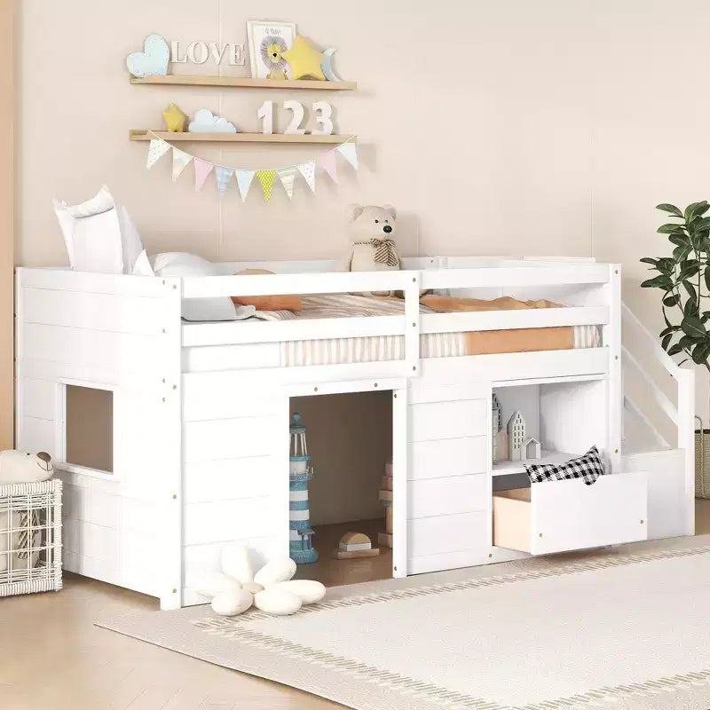 Letto soppalcato singolo Okak in legno massello con scale e spazio contenitore, letto a castello singolo basso con cassetti e ripiani, letto soppalcato multifunzionale per bambini e ragazzi