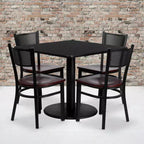 Set tavolo quadrato 36" nero in laminato Emma and Oliver, 4 sedie in metallo con schienale a griglia