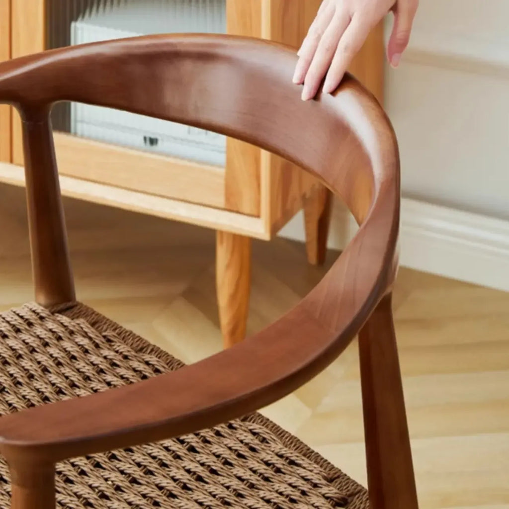Sedia da pranzo scandinava in legno curvato con seduta intrecciata e braccioli