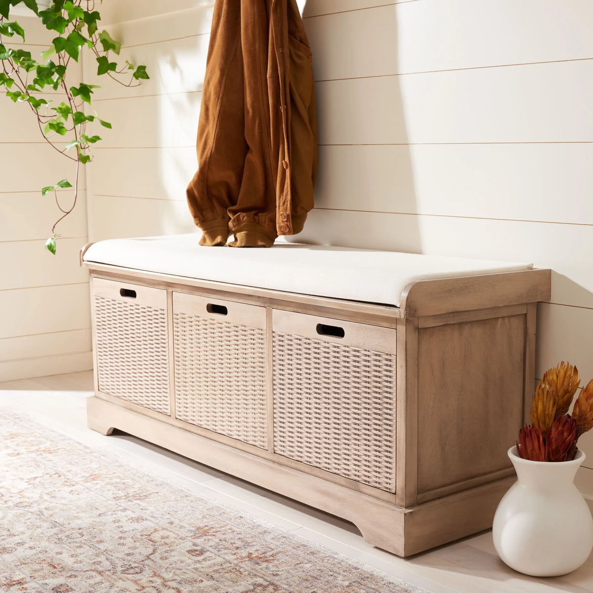Panca contenitore SAFAVIEH Fiorello con 3 cassetti e cuscino - 47.3 W x 15 L x 19 H - 47Wx15Dx19H