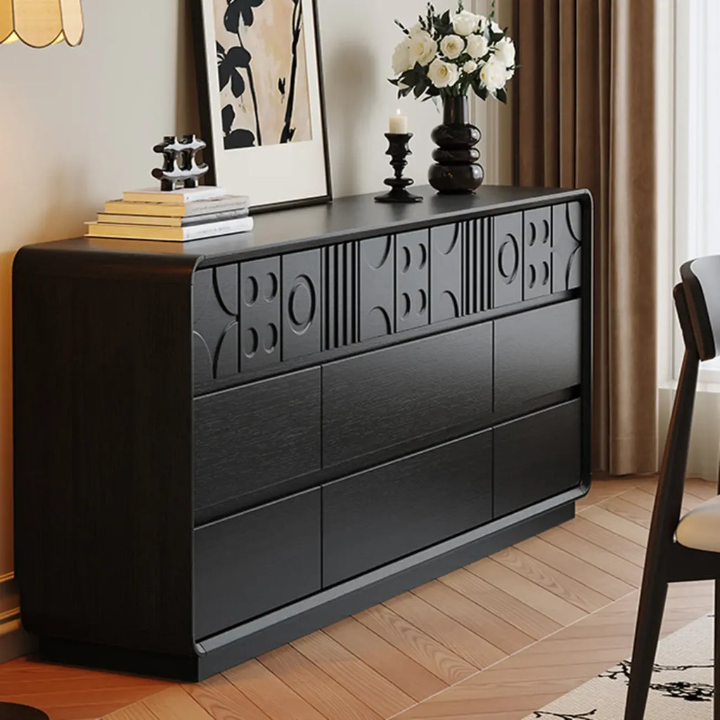 Commode en bois inspirée de l’Art déco avec motifs géométriques sculptés