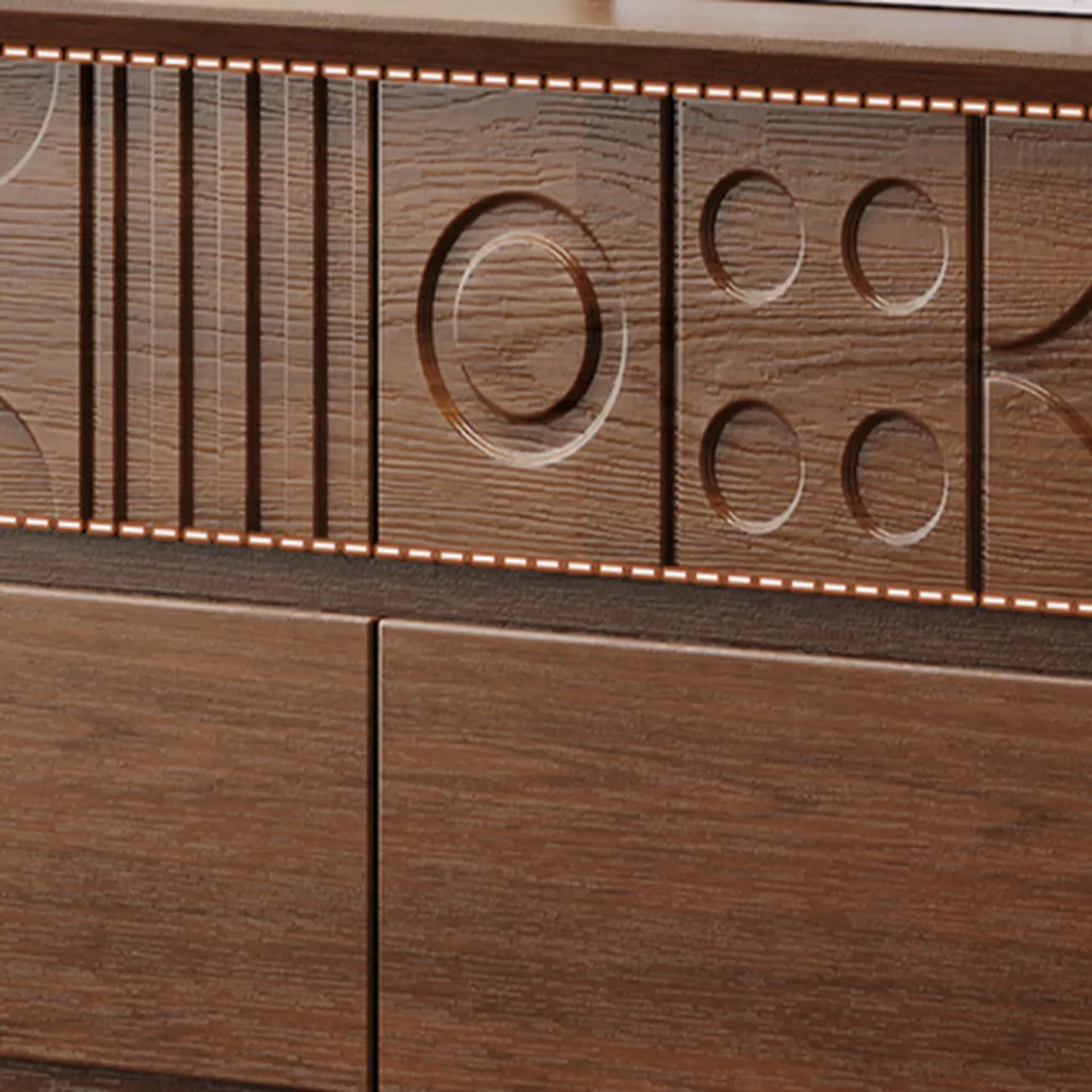 Commode en bois inspirée de l’Art déco avec motifs géométriques sculptés