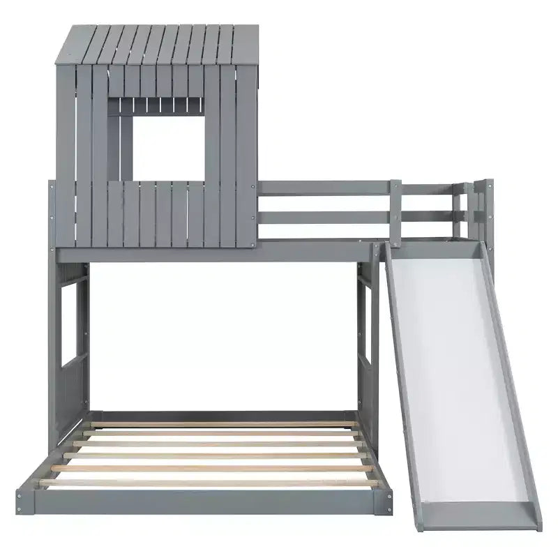Lit superposé en bois Luxystar avec couchage supérieur une place et inférieur deux places, maisonnette, toboggan et barrières de sécurité