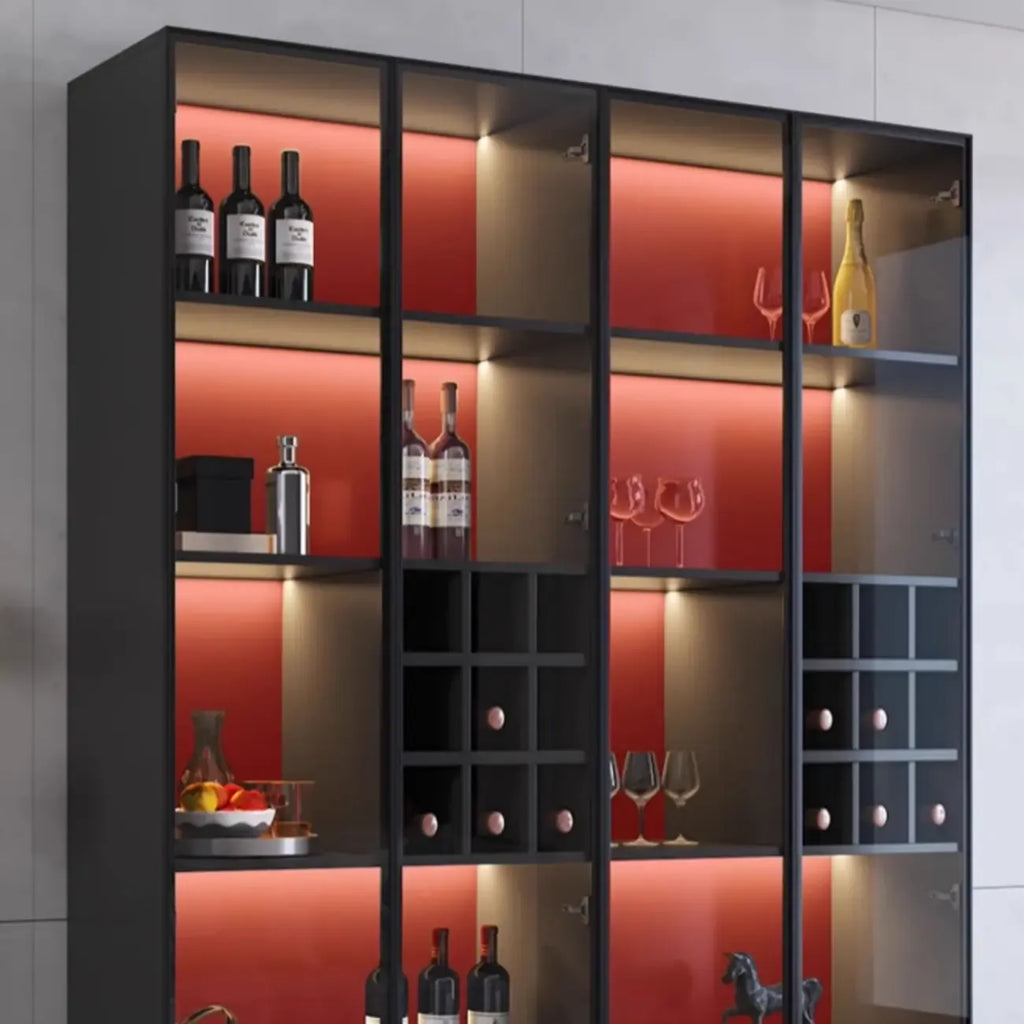 Credenza portabottiglie minimalista in legno nero con anta in vetro