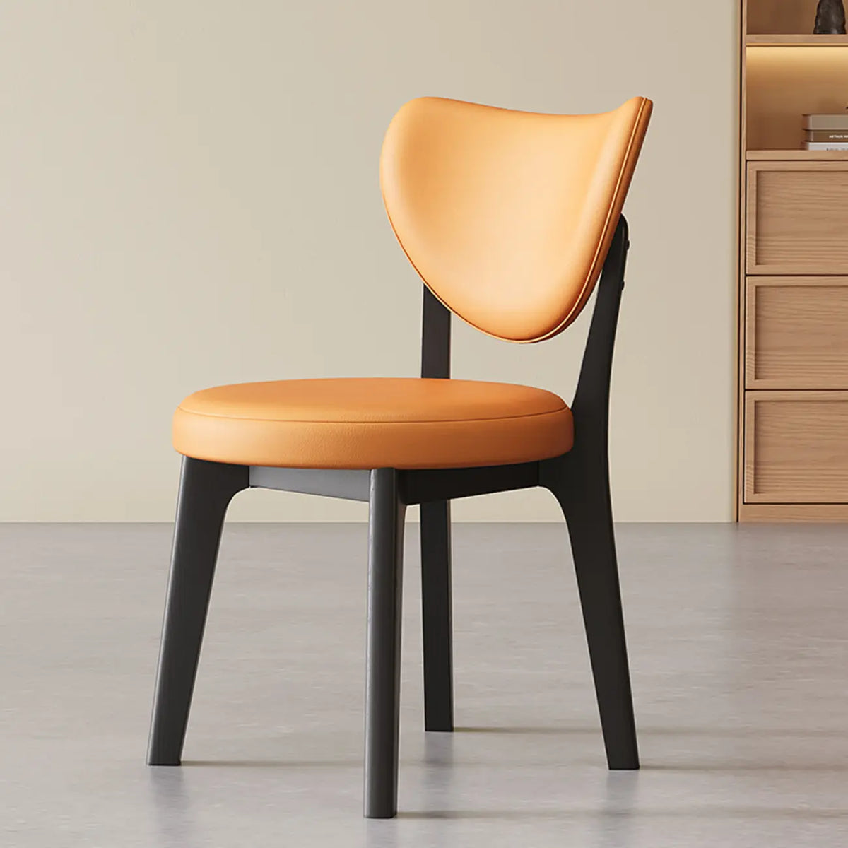 Sedia da pranzo moderna senza braccioli, con schienale alto e rivestimento in similpelle