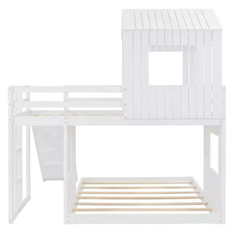 Lit superposé en bois Luxystar avec couchage supérieur une place et inférieur deux places, maisonnette, toboggan et barrières de sécurité