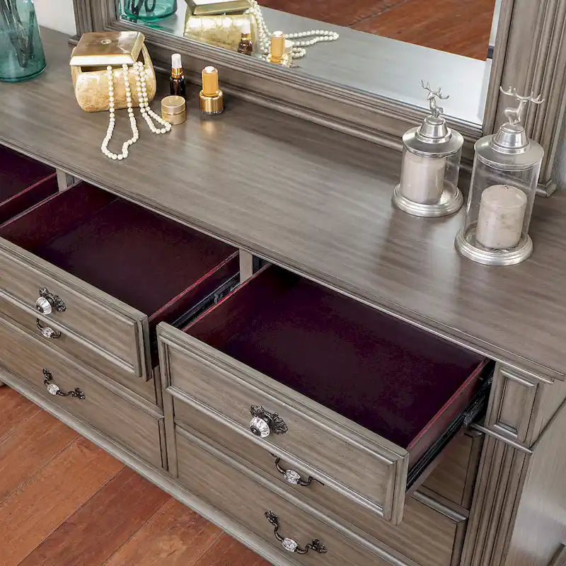 Set tradizionale Vame composto da comò a 9 cassetti e specchio, 2 pezzi, di Furniture of America