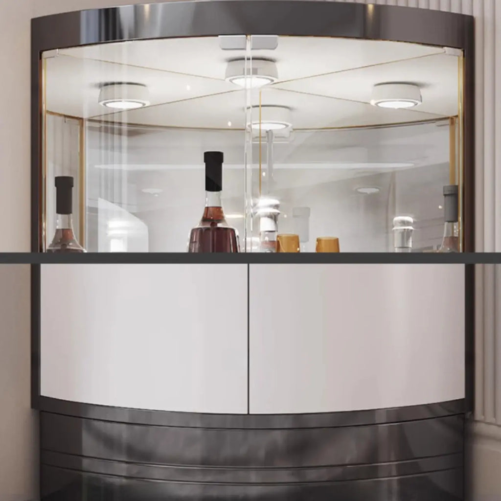 Meuble d’angle de rangement et d’exposition avec plusieurs niveaux, en verre et métal, pour bouteilles de vin