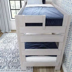 Letto a castello matrimoniale su matrimoniale in legno massello stile casa di campagna Plank+Beam, per adulti