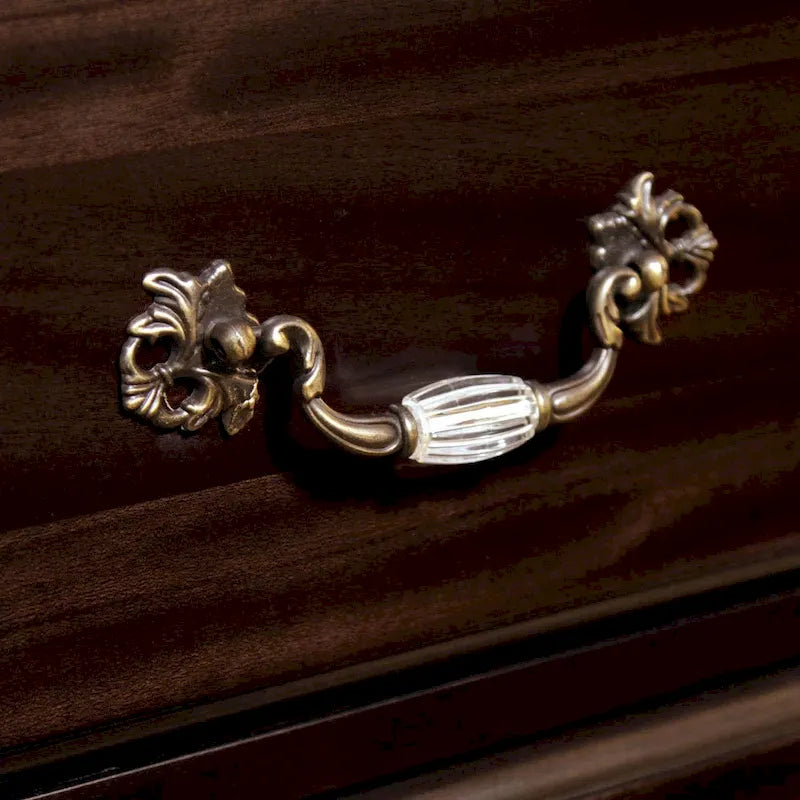 Set tradizionale Vame composto da comò a 9 cassetti e specchio, 2 pezzi, di Furniture of America