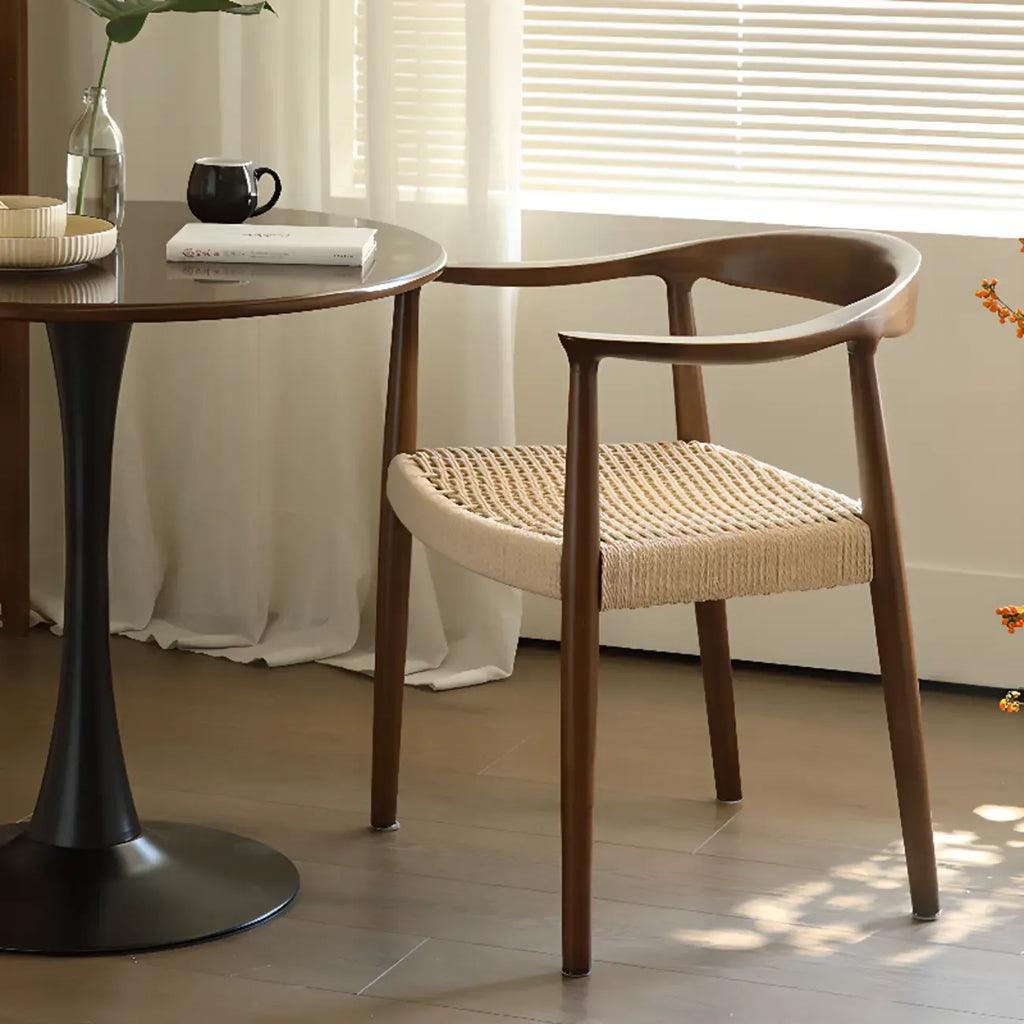 Sedia da pranzo scandinava in legno curvato con seduta intrecciata e braccioli