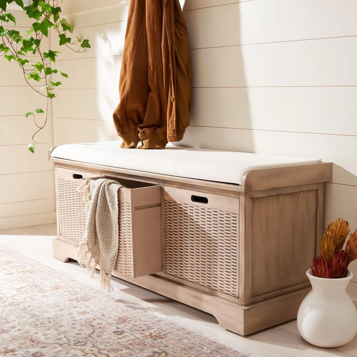 Panca contenitore SAFAVIEH Fiorello con 3 cassetti e cuscino - 47.3 W x 15 L x 19 H - 47Wx15Dx19H