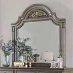 Set tradizionale Vame composto da comò a 9 cassetti e specchio, 2 pezzi, di Furniture of America