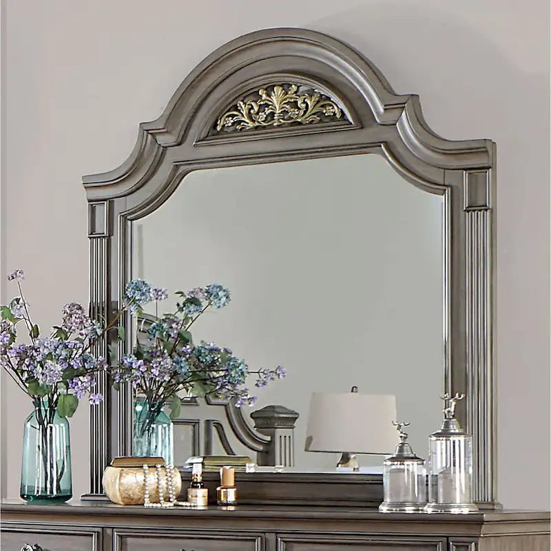 Set tradizionale Vame composto da comò a 9 cassetti e specchio, 2 pezzi, di Furniture of America
