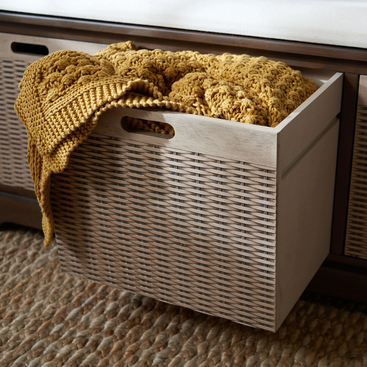 Panca contenitore SAFAVIEH Fiorello con 3 cassetti e cuscino - 47.3 W x 15 L x 19 H - 47Wx15Dx19H