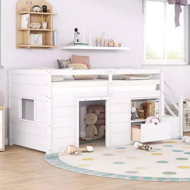 Letto soppalcato singolo Okak in legno massello con scale e spazio contenitore, letto a castello singolo basso con cassetti e ripiani, letto soppalcato multifunzionale per bambini e ragazzi